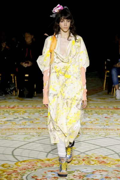 Look 18